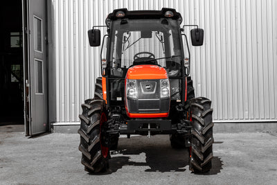 Kioti RX7330PC – 73 ZS profesionālais traktors ar kabīni un 4WD piedziņu